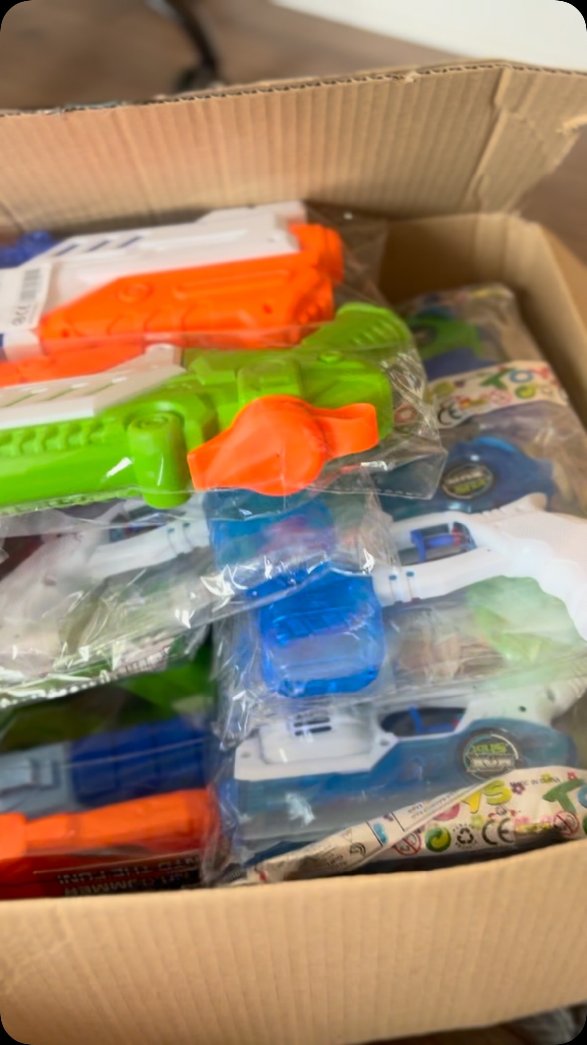 💦 🎈 3000ish
💦 🔫 20ish
🥤 and 🌭 
Face painting 🎨 

All happening this Saturday at Shotts scout hall from 12pm-2pm. More information coming. Come along for the full event or stop by on one of our sessions.